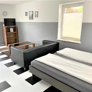 Apartment Apartment voll möbeliert mit Balkon, BRE