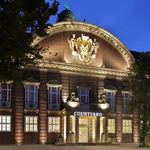 Courtyard By Marriott Отель