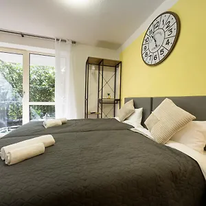 Apartment Immostay S#2 Zimmer - Free Parking & Balkon, Wifi & Naehe Mercedes Benz, BRE